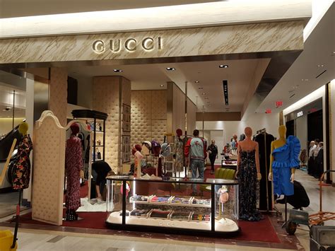 saks fifth gucci|saks fifth avenue gucci store.